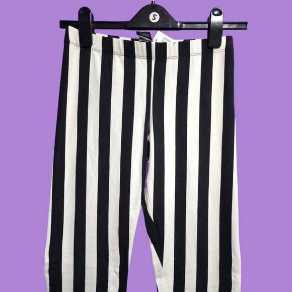 Midnight Hour: Black & White Vertical Striped Leggings - Picture 9 of 11